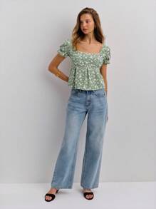 Nöista 这款绿色碎花泡泡袖衬衫，搭配优雅的方形领口，散发着柔和的乡村气息，是七月四日美国独立日女性和夏季美国庆祝活动的理想之选。 - 綠色 - 查看 5