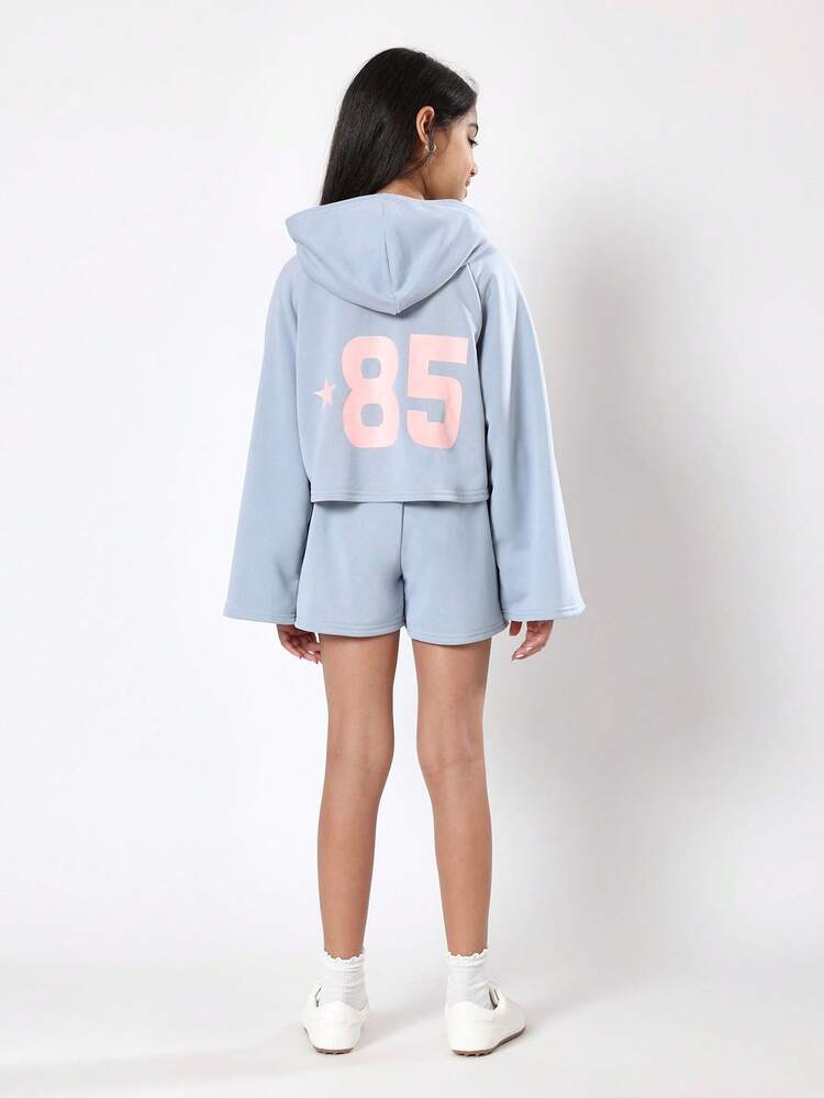 Felpa con cappuccio e taglio svasato con pantaloncini coordinati