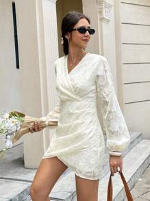 Serisse 女式提花重叠 V 领灯笼袖褶饰优雅迷你连衣裙 - 杏色 - 查看 7