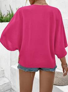 EMERY ROSE Blusa versátil de talla grande para mujer con detalles de diseño, cuello en V, mangas raglán y botones, en unicolor y jacquard, para playa y resort, nueva colección primavera/verano 2025 - Rosa Fucsia - Ver 2