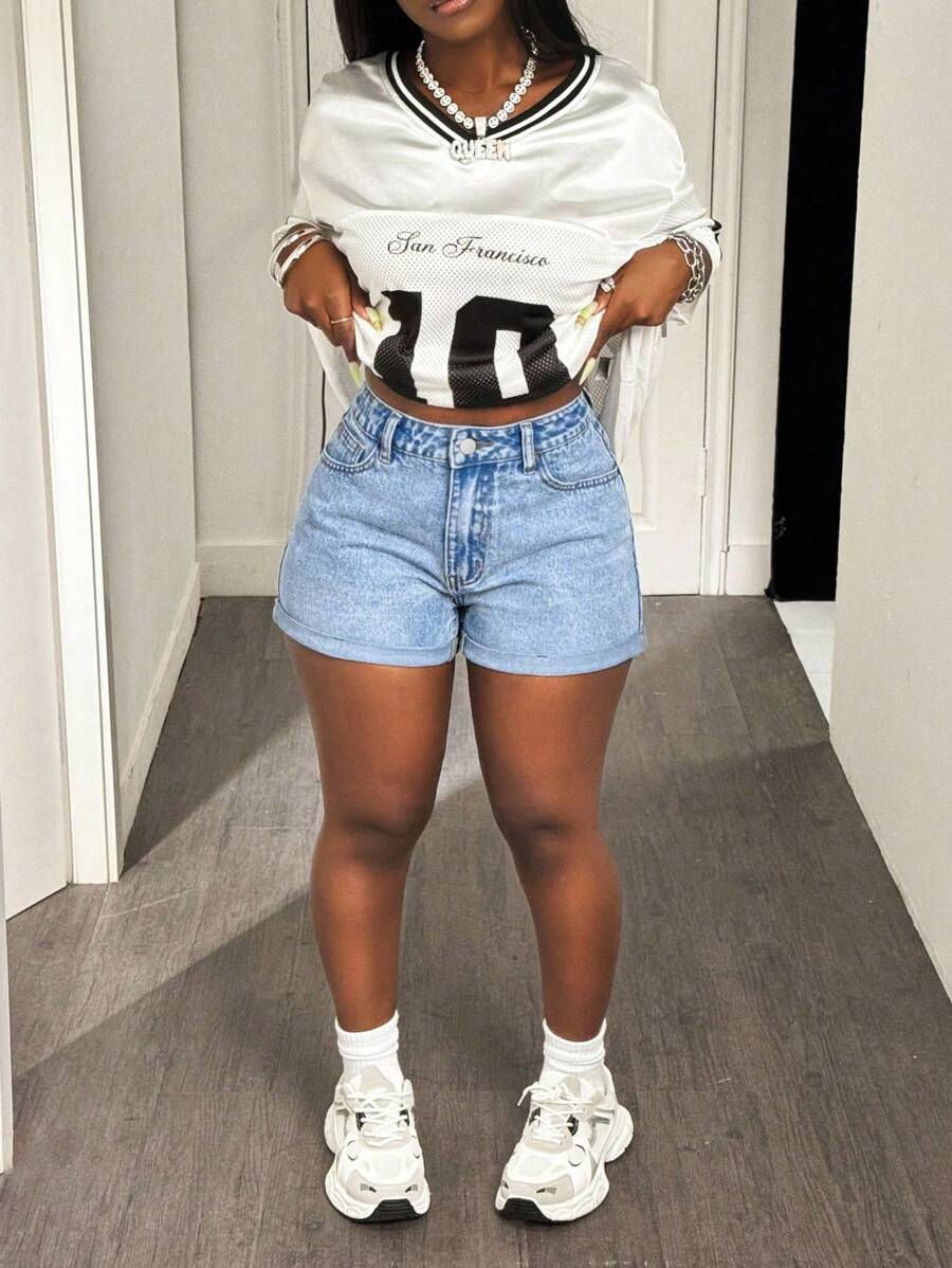 Slaydiva Plus Size Women Blue High Waist Casual Summer Denim Super-Short Shorts - Medium Wash - View 1
