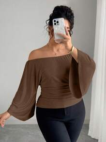 Elenzga 大码优雅纯色露肩喇叭袖T恤 - 摩卡棕 - 查看 1