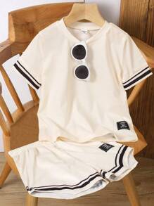 SHEIN Casuvi Kids Bộ 2 món thời trang tối giản cho bé trai, áo tay ngắn in họa tiết quả mơ phối màu cổ tròn và quần short cạp chun, thể hiện vẻ lịch lãm, phù hợp cho bé trai 4-7 tuổi mặc thường ngày khi trở lại trường. - Màu be - Xem 8