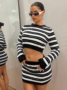 SHEIN ICON Bộ 2 áo len Halloween mùa thu dành cho nữ màu đen và trắng, áo len ngắn kẻ sọc tương phản và chân váy ngắn dệt kim - Đen và trắng - Xem 4
