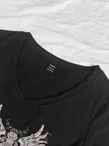 StreetHx 女式夏季 V 领紧身 T 恤，朋克亚文化带翼十字架动漫印花短袖黑色 V 领 T 恤 - 黑色 - 查看 4