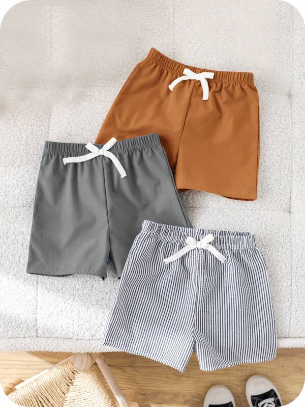 SHEIN Set de 3 pantalones cortos casuales de estilo deportivo, de rayas y de unicolor, de paquete de 3 por el precio de 2, adecuados para niños, fiestas, eventos, bodas, bautizos, ceremonias de apertura, uso diario, escuela, viajes y temporadas de primavera y verano