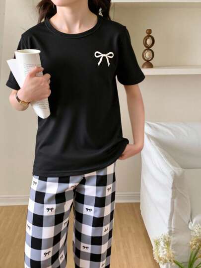 2 件套女式睡衣套装 - 休闲黑色蝴蝶结细节上衣搭配经典黑白格子裤，舒适优雅的短袖长裤睡衣，返校时尚