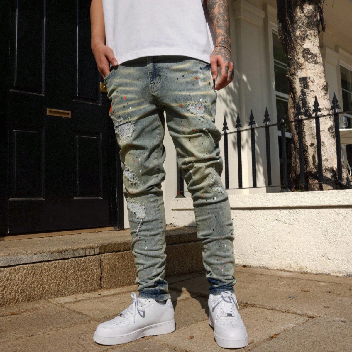 Pantalones vaqueros de hombre informales con bolsillos desgastados y diseño simple desgarrado