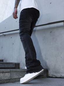 Manfinity LEGND 男士黑色破洞紧身喇叭牛仔裤，带破洞细节和加长款破洞叠穿牛仔裤 - 黑色 - 查看 7