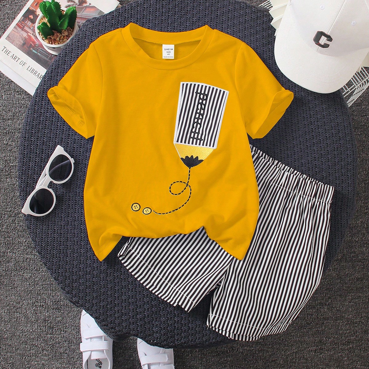 Piezas Estilo escolar para niño pequeño Pantalones cortos bordados de lápiz y a rayas casuales, versátiles para el verano, adecuados para la escue