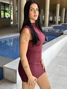 Lucia Bellido Vestido ajustado de color liso y plisado sin mangas - Burdeos - Ver 4