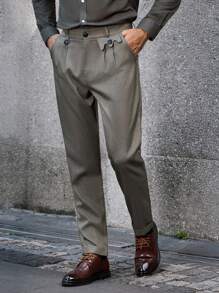 Manfinity Bizformal بنطلون رجالي كاجوال للأعمال يتميز بقص نظيف وحاد وقماش مريح، يجمع بين الرقي في الأعمال والأناقة الكاجوال الحضرية. القصة الضيقة تُظهر جميع أنواع الأجسام بشكل مُرضٍ، وتبرز مظهر الرجل الواثق والقادر. بنطلون بدلة رجالي كاجوال بلون سادة ضيق