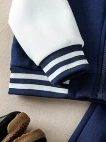 Souflis Souflis 2 件套男童时尚运动立领拉链夹克和裤子套装，带徽章和条纹印花 - 寶藍色 - 查看 7