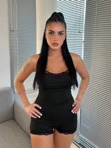 Lucia Bellido Jumpsuit Wanita Polos dengan Panel Renda dan Tali Bahu Tipis, Model Slim Sederhana - Hitam - View 5