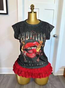 Slaydiva 2025 Summer New Street Casual Snow-Washed Fabric Lips Pattern Sleeveless Loose Vest + Multi-Layer Ruffle Stitching Lace Skirt Women Two Pieces Set,Suitable For Daily Outings, Holiday Party, Music Festivals, Travel, Graduation Outfit, Friends Gatherings, Birthday Parties, Beach, Airport Outfit, Vacation, Boho, Back To School-B