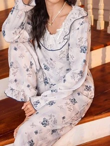 Set di pigiama da donna a maniche lunghe con scollo rotondo, balze, pizzo e fiocco, con motivo floreale ditsy romantico di CottageSlumber