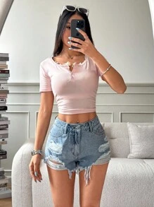 SHEIN PETITE 女式休闲破洞磨边牛仔短裤，带口袋 - 淺色水洗藍 - 查看 2