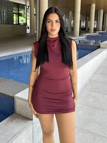 Lucia Bellido Vestido ajustado de color liso y plisado sin mangas - Burdeos - Ver 1