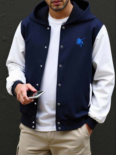 Jaqueta masculina com capuz, azul marinho e branco, contrastante, casual, folgada, com corte solto, jaqueta universitária masculina, com letras, azul marinho, jaqueta universitária masculina com capuz, jaqueta masculina com capuz, jaqueta masculina bicolor