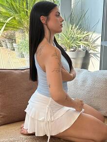 Lucia Bellido Top plisado sin mangas con hombro oblicuo para mujer de vacaciones de verano con dobladillo asimétrico