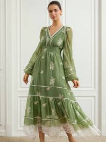 Aveloria Rosie Modisches Maxikleid mit V-Ausschnitt, Blumen-Spitzen-Patchwork und Stickerei, elegant für den frühen Herbst - Grün - Übersicht 5