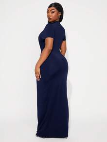 Radiana 大码女式纯色圆领短袖修身优雅连衣裙 - 藏蓝色 - 查看 2