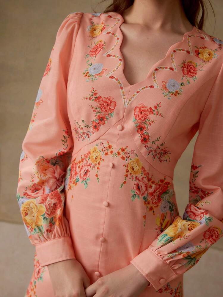 Vestido midi elegante con estampado floral y escote en V, adecuado para vacaciones