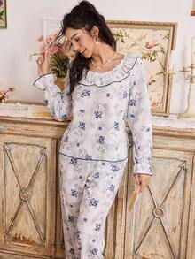 Set di pigiama da donna a maniche lunghe con scollo rotondo, balze, pizzo e fiocco, con motivo floreale ditsy romantico di CottageSlumber