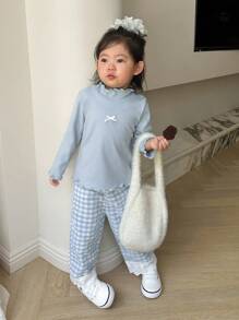 SHEIN Baby Girls A Two Pieces Set Of Spring And Autumn Light Blue High-Neck Long-Sleeved T-Shirt And Straight-Leg Trousers, With Small White Bows Embellished On The Top. Fashionable, Sweet, Elegant And Cute, Paired With Fresh Blue And White Checkered Straight-Leg Pants, With Exquisite Embroidered Lace At The Ankles.