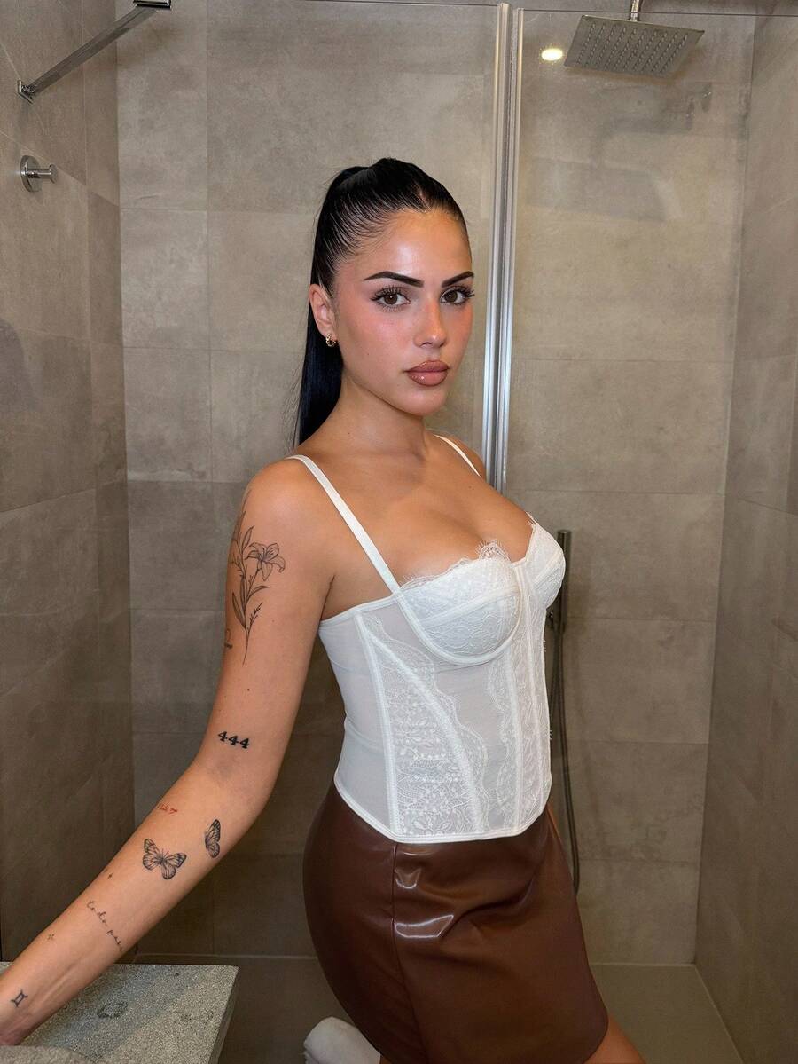 Lucia Bellido Áo khoác và áo lót dành cho xe tăng nữ Bất đối xứng Tương phản ren Chi tiết cốc màu trơn Thanh lịch - trắng - Xem 1