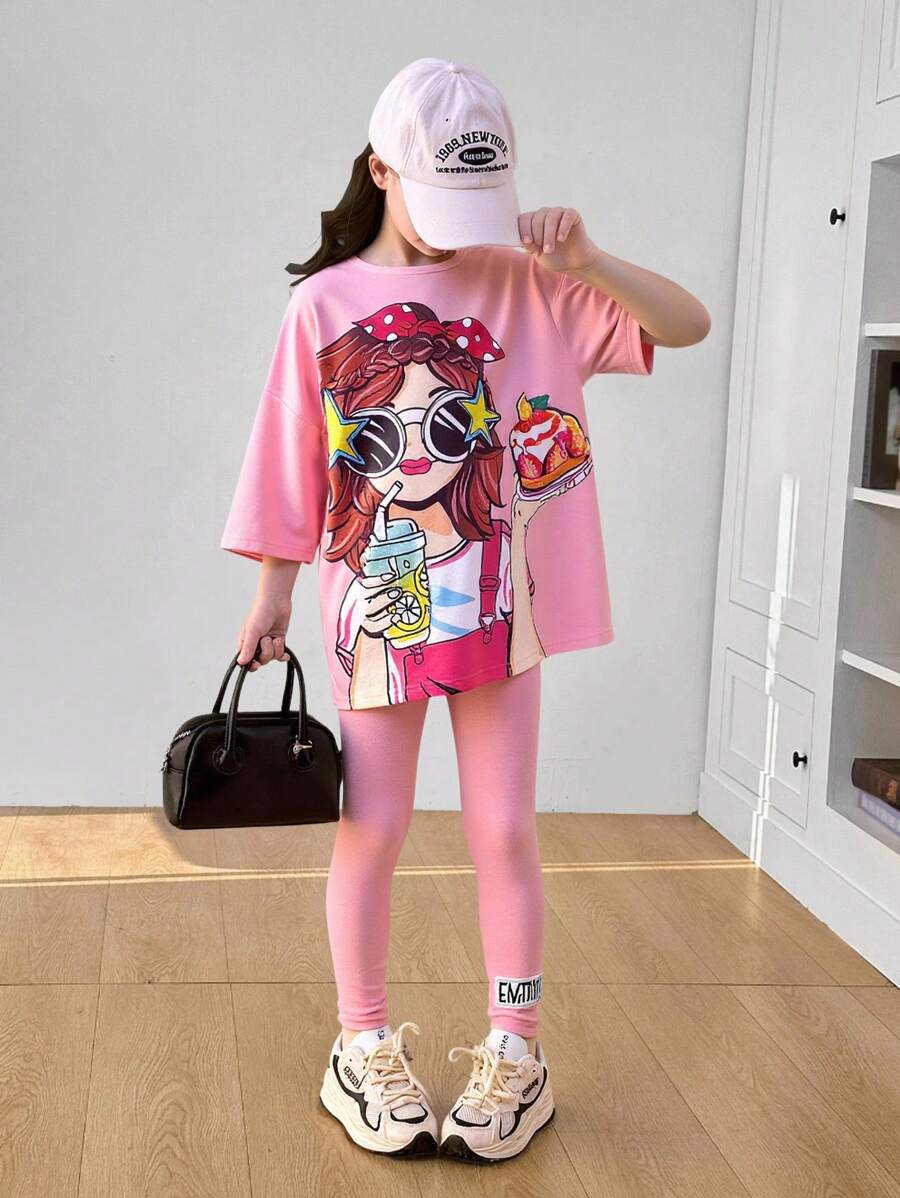SHEIN 少女肖像印花宽松圆领短袖 T 恤和紧身裤两件套 - 粉色 - 查看 1