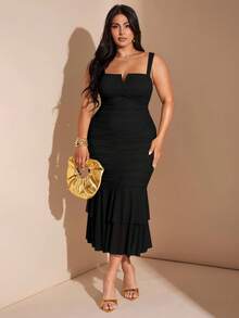 SHEIN BAE 大码女式 V 领褶饰荷叶边下摆中长款修身连衣裙，度假派对连衣裙 - 黑色 - 查看 1