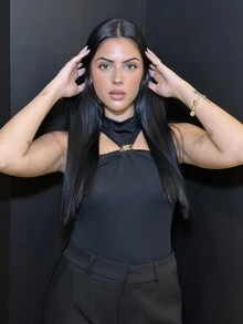 Lucia Bellido Blusa sin mangas con cuello de pie, diseño con decoración metálica, blusa casual y de oficina para el verano - Negro - Ver 4