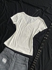 StreetHx 女式夏季 V 领修身 T 恤，带十字刺绣，朋克亚文化动漫刺绣短袖 V 领 T 恤 - 黑色 - 查看 2