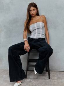 SHEIN Unity Top sin tirantes romántico de la década de 2000 con detalles de encaje delicado y lazos rosas. Los tonos grises suaves lo hacen versátil para el otoño y perfecto para usar en capas. Un imprescindible para refrescar el regreso a la escuela con un toque de la década de 2000. - Gris Claro - Ver 5