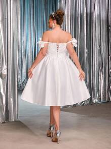 SHEIN Belle Plus Size Autumn Elegant Romantic Gorgeous White Sequin Embroidery Satin One Shoulder 3D Three-Dimensional Flower Design With Fishbone Palace Waist Section Puffy Skirt Suitable For Dinner Party Bachelorette Party Date Dance Vacation Homecoming Season Birthday Graduation Season Wedding Event Bridal Gift Dress Formal Dresses For Wedding Guest - White - View 4