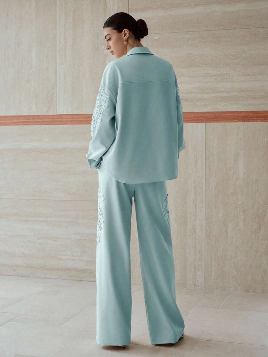 MOTF PREMIUM 对比色蕾丝纽扣上衣和斜口袋裤子套装 - 藍色 - 查看 2