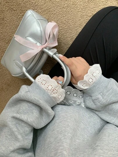 Dazy Plus 秋季大码女款纯色圆领长袖蕾丝拼布休闲套头衫