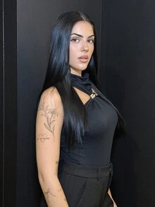 Lucia Bellido Blusa sin mangas con cuello de pie, diseño con decoración metálica, blusa casual y de oficina para el verano - Negro - Ver 3