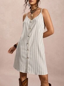 SHEIN VCAY 大码夏季休闲度假条纹纽扣装饰吊带连衣裙 - 米色 - 查看 5