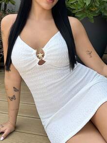 Lucia Bellido Sexy V-Ausschnitt Minikleid mit Metallseestern Dekor, Rückenausschnitt, Textur, ideal für Urlaub, Dates, Nachmittagstee, Feiertage, Musikfestivals, Boho-Stil - Weiss - Übersicht 4
