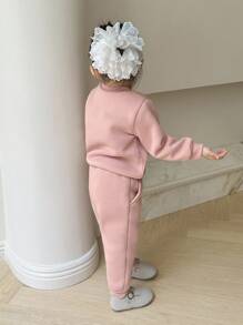 SHEIN Bộ 2 áo thun dài tay cổ tròn thêu họa tiết dâu tây ngọt ngào cho bé gái và quần dài cùng màu, thích hợp mặc ở nhà, đi chơi, dự tiệc, thường ngày - Hồng - Xem 2