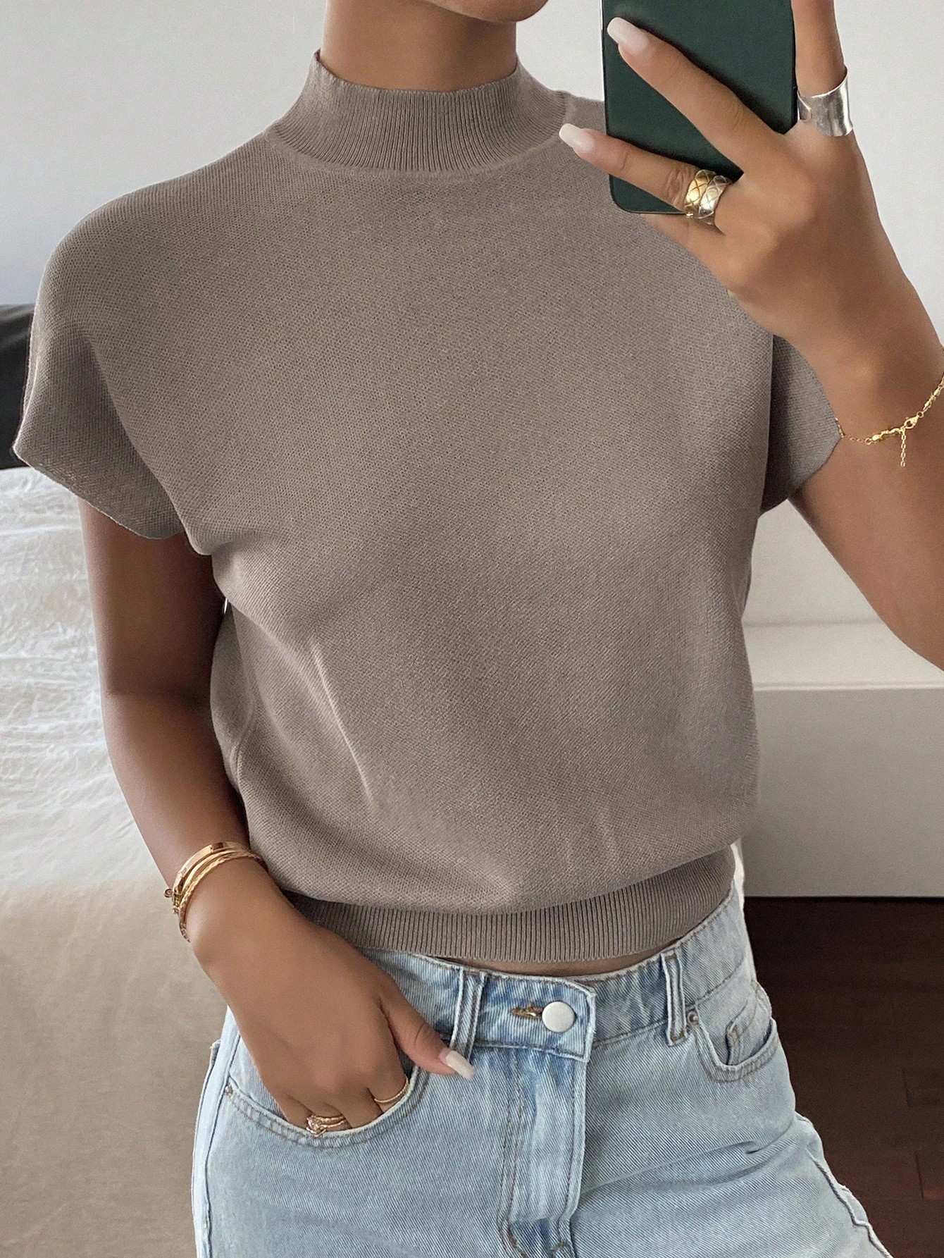 Sleeveless turtleneck knit