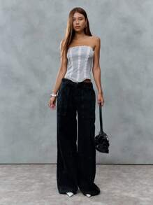 SHEIN Unity Top sin tirantes romántico de la década de 2000 con detalles de encaje delicado y lazos rosas. Los tonos grises suaves lo hacen versátil para el otoño y perfecto para usar en capas. Un imprescindible para refrescar el regreso a la escuela con un toque de la década de 2000. - Gris Claro - Ver 6
