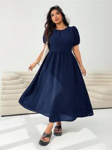 Solflare 海军蓝加大码圆领短袖夏季度假连衣裙、婚礼宾客礼服 - 藏蓝色 - 查看 4