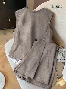 Franclia Bộ 2 món thiết kế hở lưng đơn hàng cỡ lớn cho nữ, áo không tay cổ tròn hở lưng một hàng khuy và quần short xếp ly ống rộng, thanh lịch lãng mạn - Màu Khaki - Xem 2