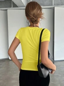 DAZY 女款夏季純色圓領短袖修身休閒T恤 外出上衣 校園風 - 黃色 - 查看 2