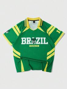 ROMWE MEN Prep 男士巴西足球运动Polo衫，足球街头美式休闲纹理徽章英文撞色拼色短袖巴西足球T恤。这是一件绿色短袖V领运动衫，胸前有醒目的白色文字设计，清晰地以大号粗体白色字母显示“BRAZIL”字样。
