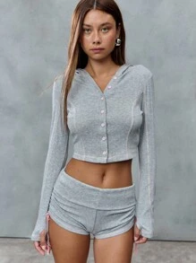 TypaGal 这款超柔软罗纹短裤采用贴合身形的翻折式腰带和精致的粉色抽绳设计。舒适百搭，充满Y2K复古风，居家休闲或打造运动风秋季造型都非常合适。返校季必备单品。 - 淺灰色 - 查看 3