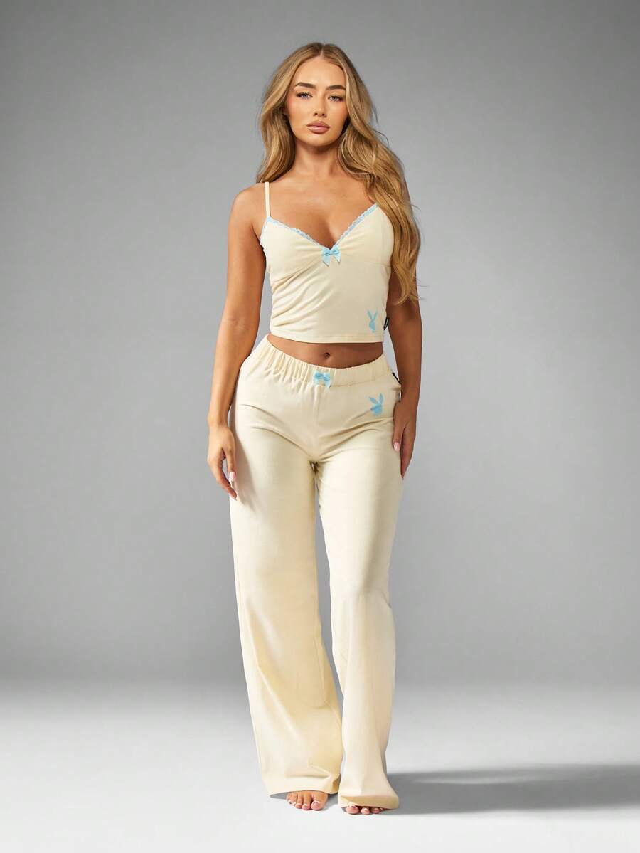 Missguided x Playboy Bộ đồ ngủ ống rộng và áo hai dây viền ren Giáng sinh có chi tiết nơ - Màu vàng - Xem 1